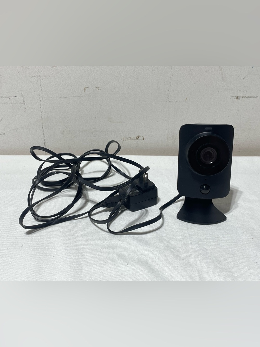 SimpliSafe Black Indoor Security Camera with Power Adapter